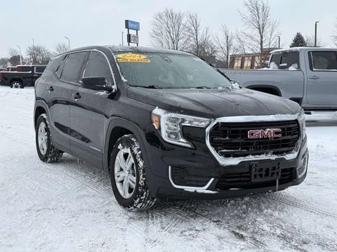 Used 2024 GMC Terrain SLE image 4