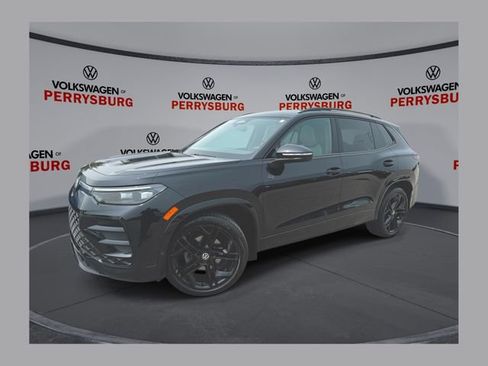 Certified 2025 Volkswagen Tiguan SE R-Line FWD image 1
