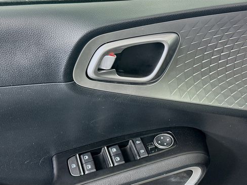 Used 2025 Kia Soul LX w/ LX Technology Package image 15
