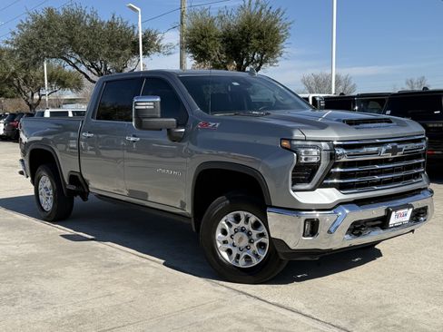 Used 2024 Chevrolet Silverado 2500 LTZ w/ LTZ Convenience Package image 2