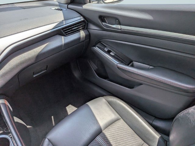 Used 2025 Nissan Altima 2.5 SR FWD image 15
