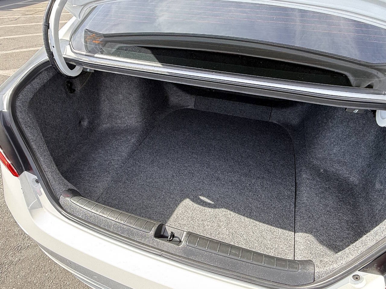 Used 2018 Honda Accord Touring image 17