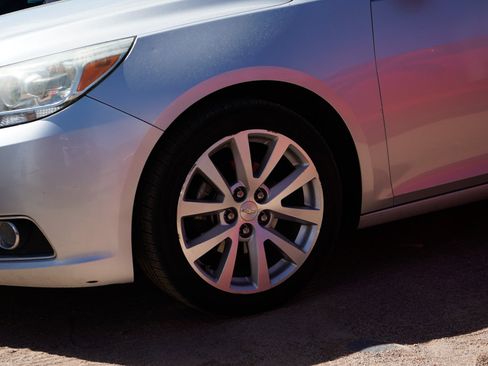 Used 2015 Chevrolet Malibu LTZ FWD image 2