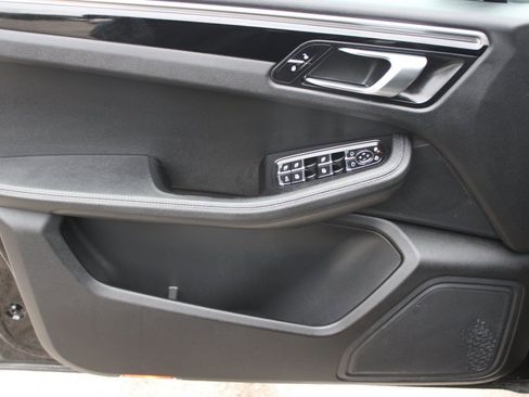 Used 2018 Porsche Macan image 9