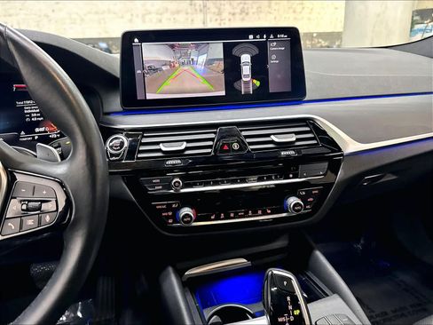 Used 2023 BMW 530i w/ Convenience Package RWD image 9