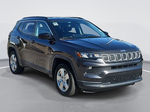 Used 2022 Jeep Compass Latitude w/ Convenience Group image 3