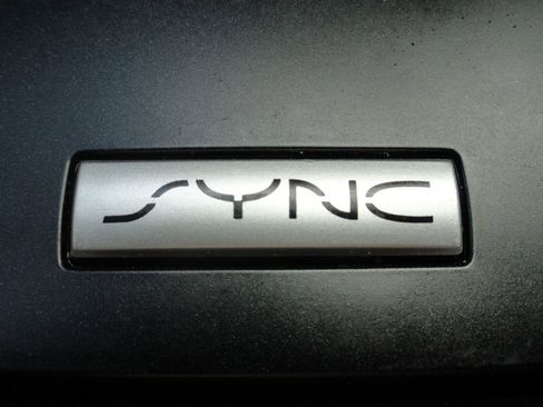 Used 2018 Ford Explorer XLT image 30