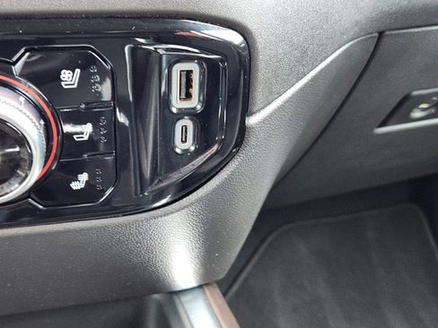 Used 2024 GMC Sierra 1500 SLT AWD/4WD image 16