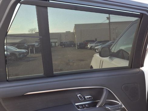 Used 2025 Land Rover Range Rover Long Wheelbase SE image 14