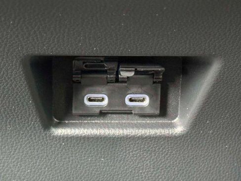 Certified 2023 Toyota Venza Nightshade image 13