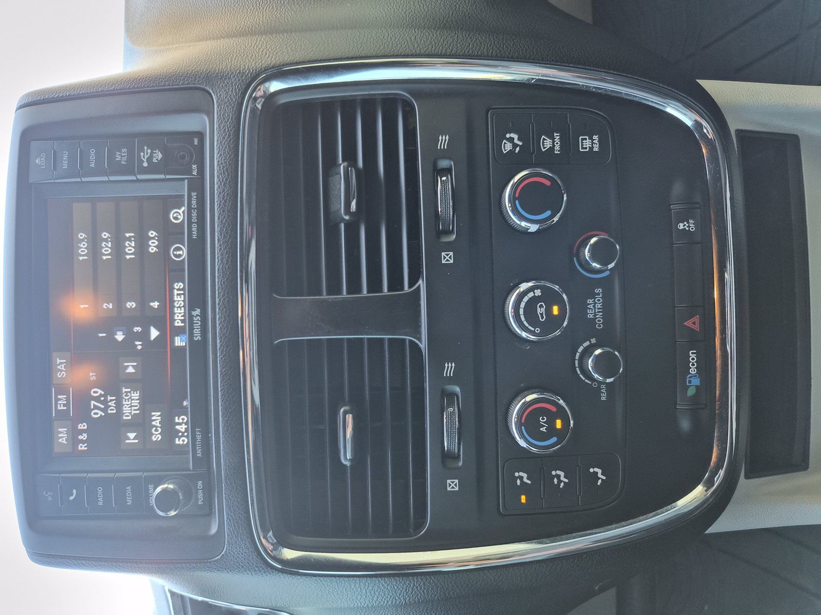 Used 2017 Dodge Grand Caravan SXT FWD image 11