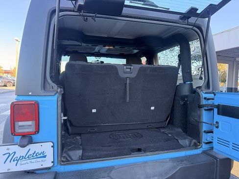 Used 2018 Jeep Wrangler Sport image 9