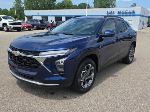 Used 2024 Chevrolet Trax LT w/ LT Convenience Package FWD image 11