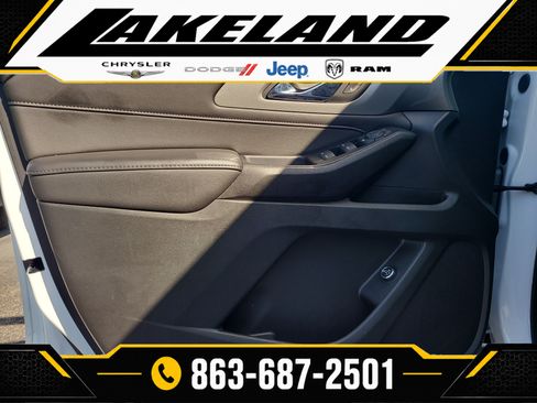 Used 2023 Chevrolet Traverse LT AWD/4WD image 15