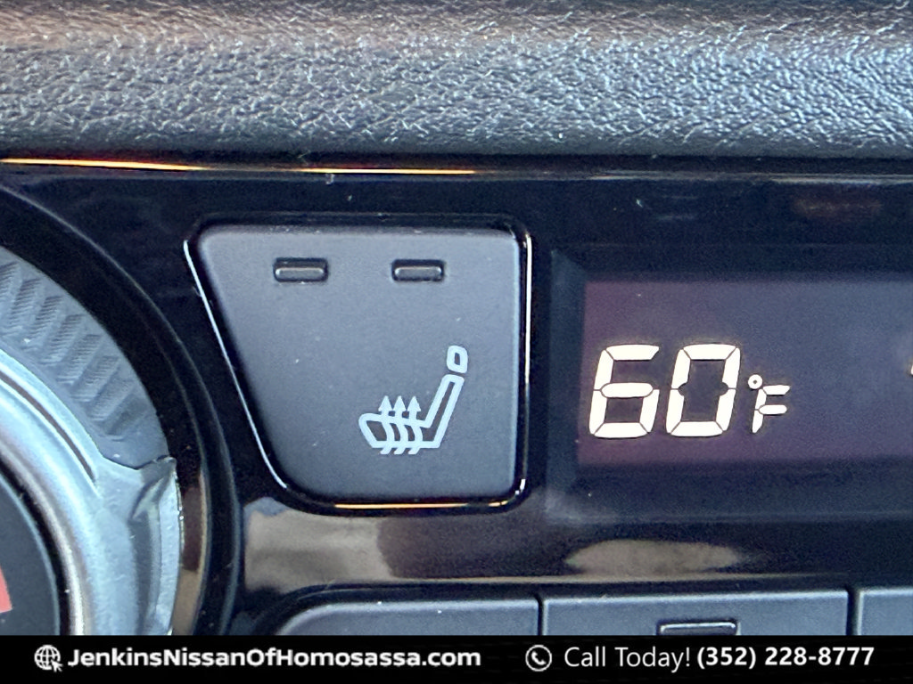 Certified 2025 Nissan Versa SR w/ Trunk Package FWD image 37