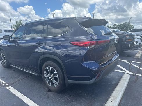 Used 2021 Toyota Highlander XLE FWD image 6