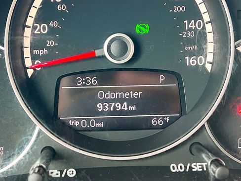 Used 2013 Volkswagen Beetle TDI image 12