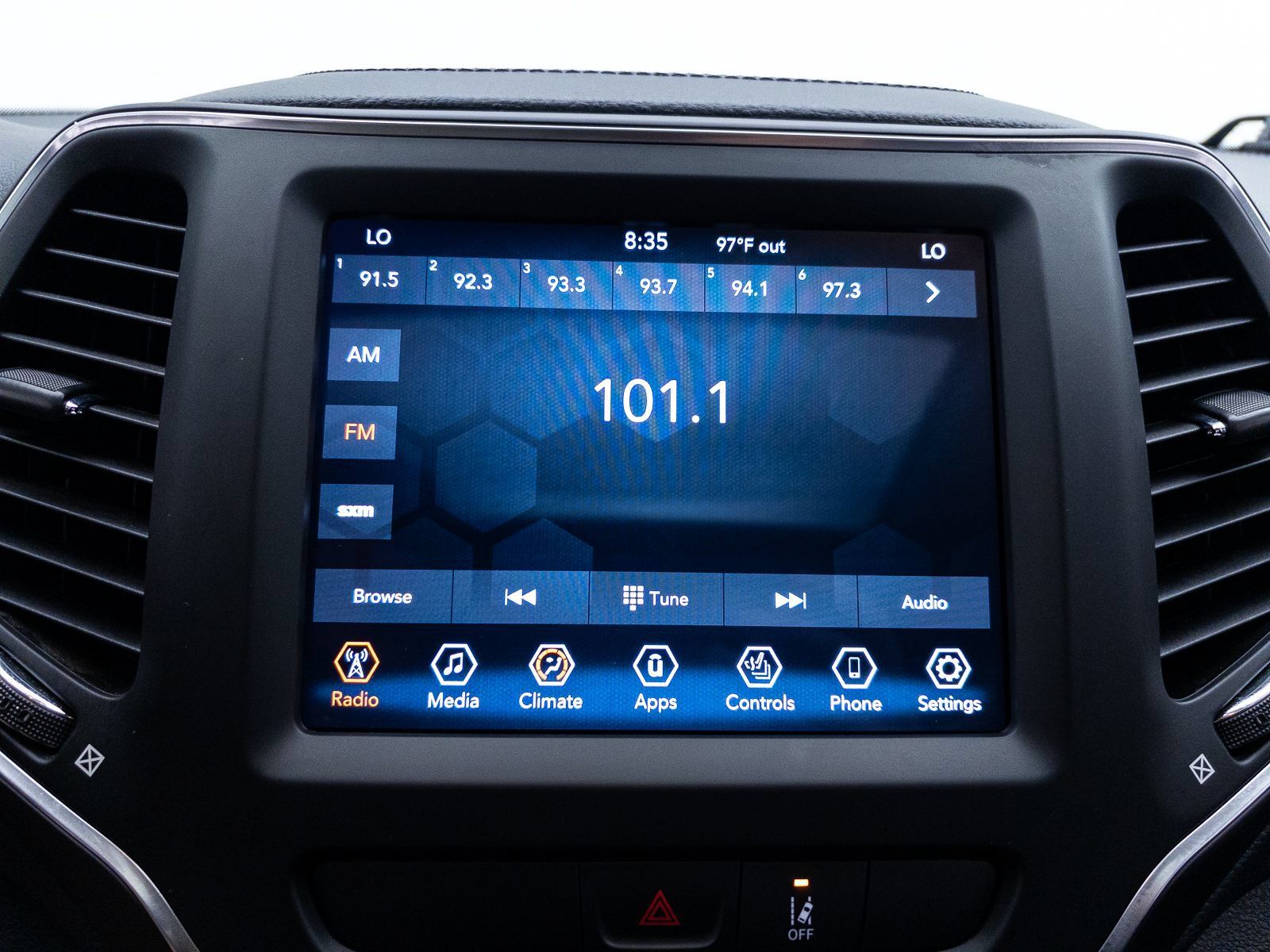 Used 2022 Jeep Cherokee Latitude Lux w/ Sun & Sound Group AWD/4WD image 24