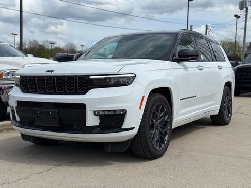 Used 2023 Jeep Grand Cherokee L Summit AWD/4WD image 2