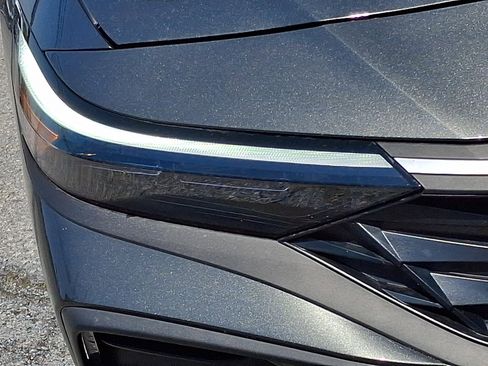 Used 2025 Hyundai Elantra Sport FWD image 10