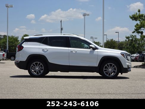 Used 2024 GMC Terrain SLT w/ Infotainment Package II AWD/4WD image 8