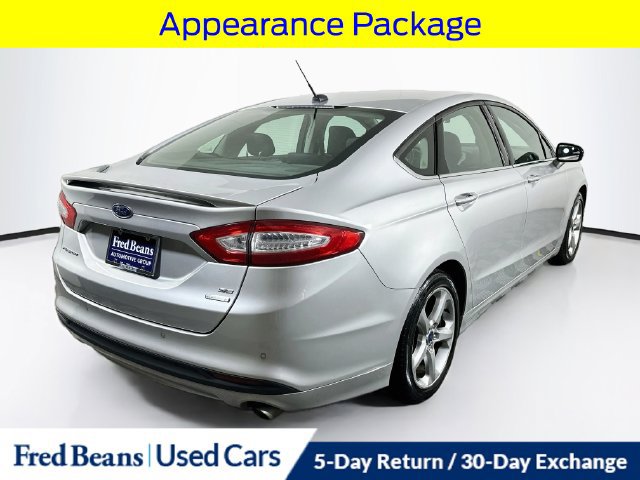 Used 2016 Ford Fusion SE FWD image 9