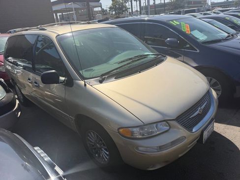 Used 2000 Chrysler Town & Country Limited FWD image 1