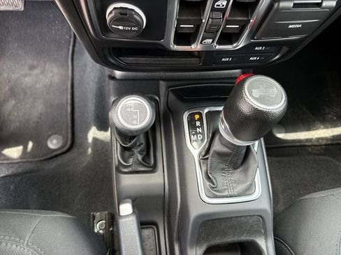 Used 2022 Jeep Wrangler Unlimited Sport AWD/4WD image 19