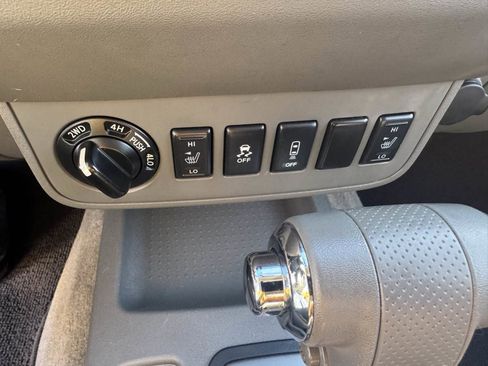 Used 2015 Nissan Frontier SL w/ Moonroof Package image 17