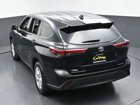 Used 2021 Toyota Highlander LE AWD/4WD image 38