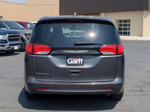 Used 2017 Chrysler Pacifica LX FWD image 5
