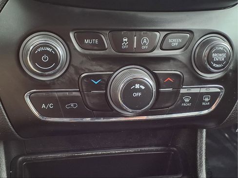 Used 2021 Jeep Cherokee Latitude Plus image 18