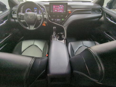 Used 2022 Toyota Camry SE image 18