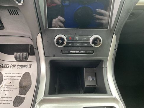 Used 2024 Ford Edge SEL w/ Convenience Package image 16