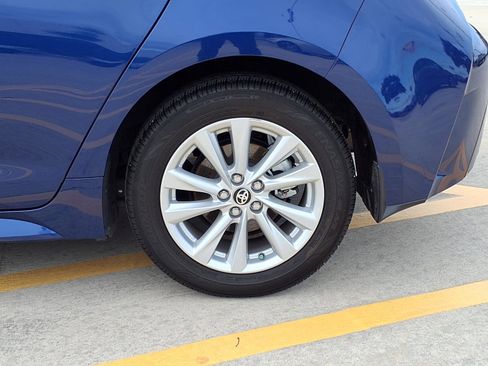 Certified 2025 Toyota Corolla SE FWD image 9