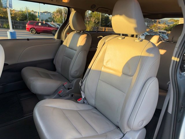 Used 2018 Toyota Sienna XLE FWD image 13