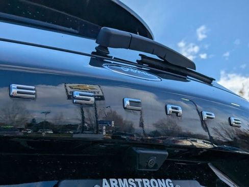 Used 2022 Ford Escape SEL w/ Technology Package image 32