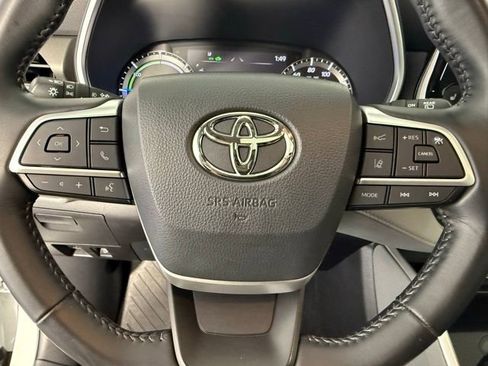 Used 2022 Toyota Highlander XLE image 18