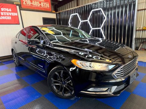 Used 2018 Ford Fusion SE w/ Equipment Group 601A FWD image 3