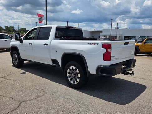 Used 2021 Chevrolet Silverado 2500 Custom w/ Custom Value Package AWD/4WD image 7