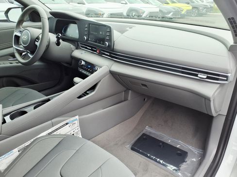 New 2026 Hyundai Elantra SEL Sport FWD image 6