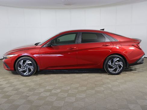Used 2025 Hyundai Elantra Sport FWD image 12