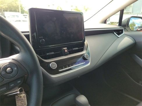 Used 2025 Toyota Corolla LE image 21