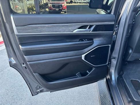 Used 2022 Jeep Wagoneer Series II image 28