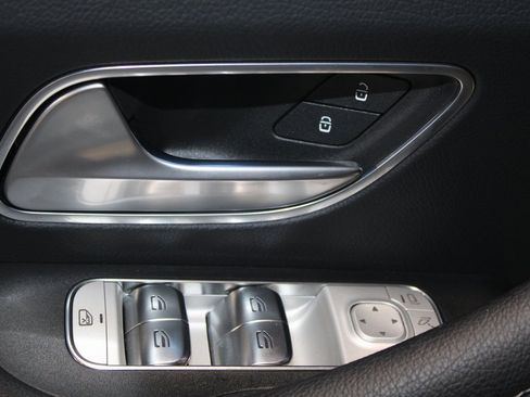 Used 2025 Mercedes-Benz GLE 450 4MATIC image 11