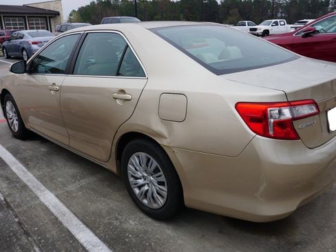 Used 2012 Toyota Camry LE image 4
