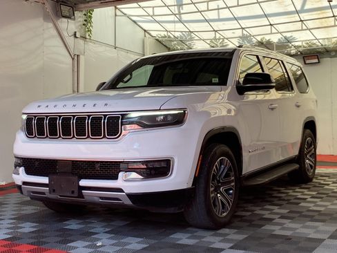 Used 2024 Jeep Wagoneer Series II w/ Flexible Seating Group RWD image 3
