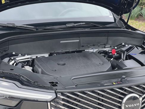 New 2026 Volvo XC90 B6 Plus w/ Protection Package Premier image 37