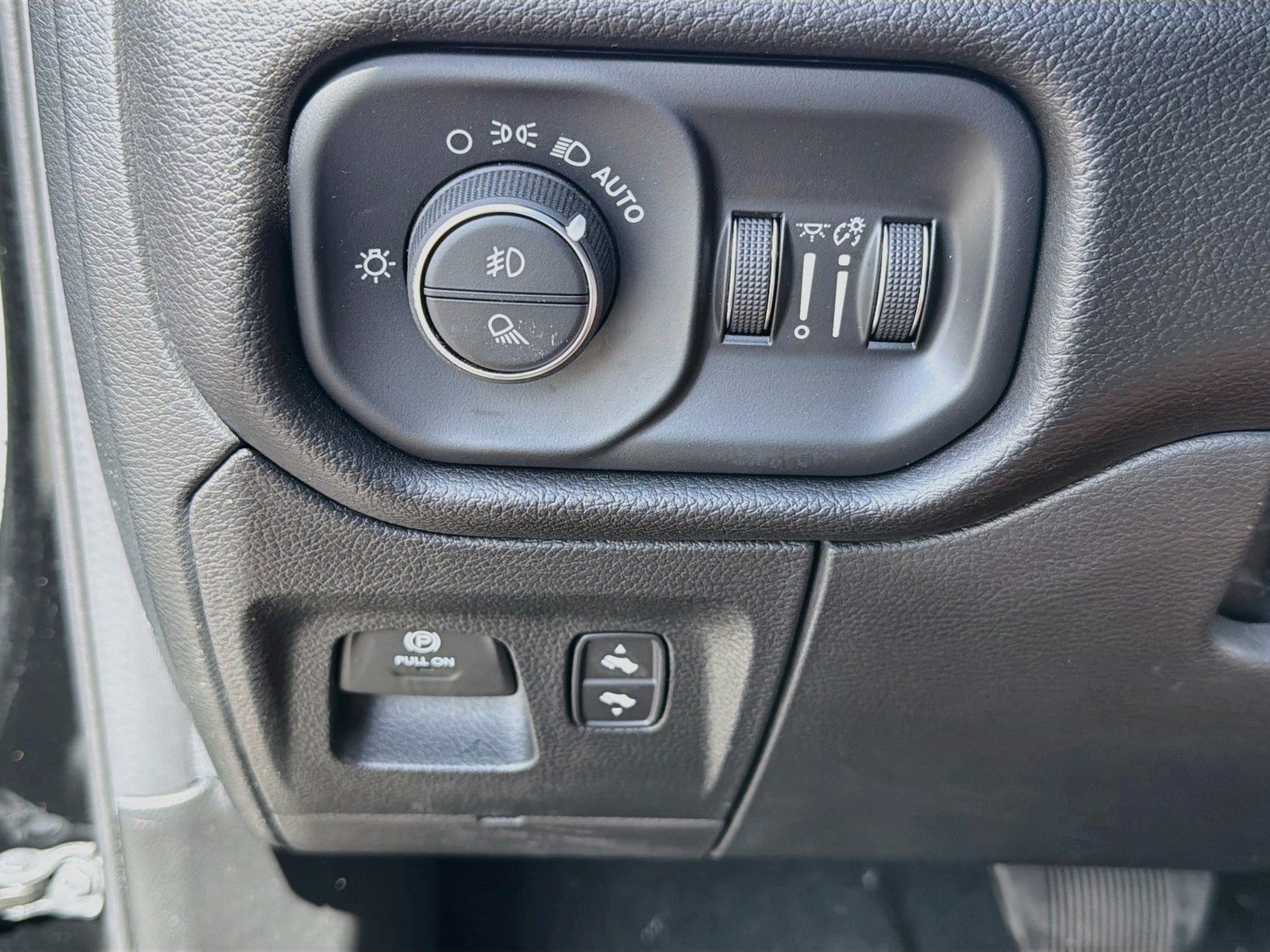 Used 2023 RAM 1500 Laramie AWD/4WD image 26