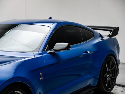 Used 2021 Ford Mustang Shelby GT500 w/ Carbon Fiber Track Pack image 26